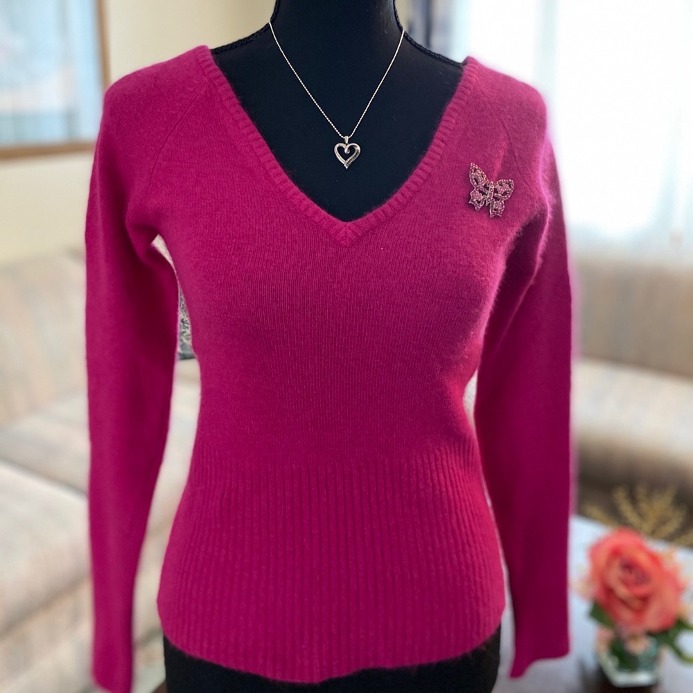 Rampage Medium Hot Pink V-neck Sweater with Pin